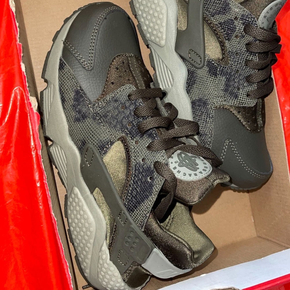 Nike - Picture 2 of 2